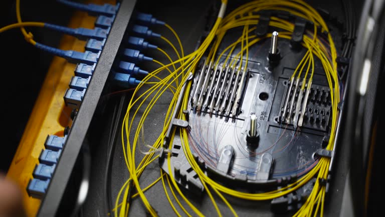 Instalación de fibra óptica para infraestructura empresarial en Antioquia